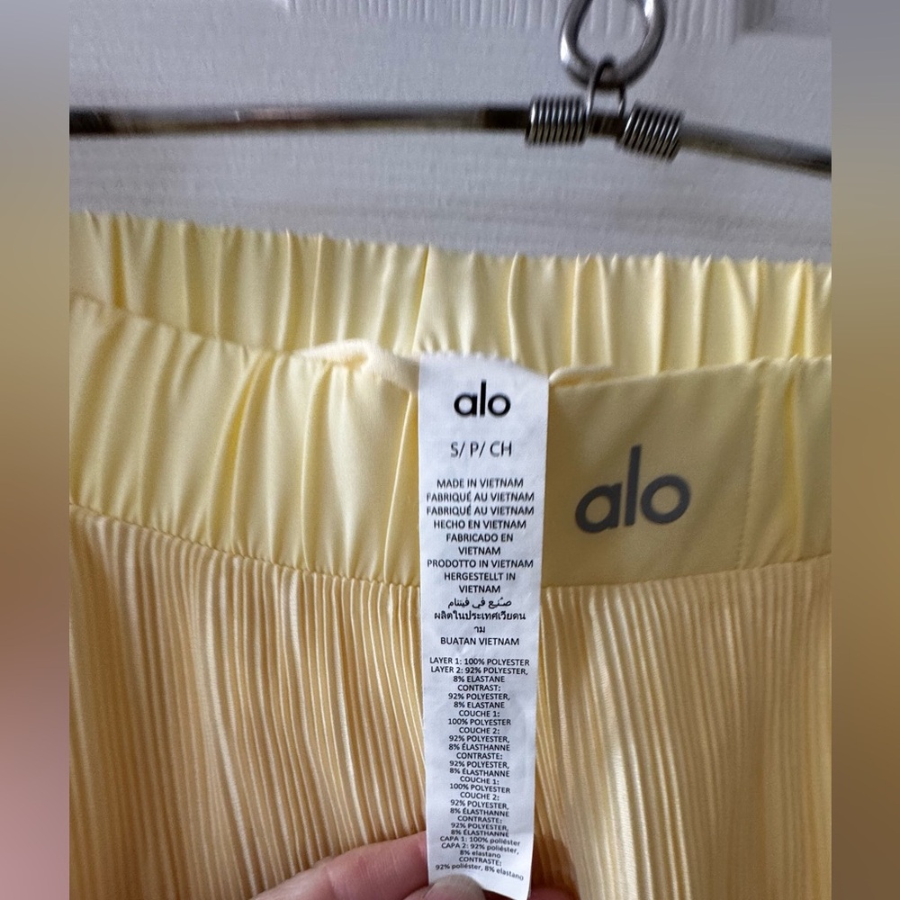 Alo Micro Plisse Tennis Skirt Limited Edition Lemon Ice Color sz S - Picture 5 of 14